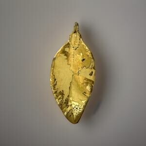 Vtg Gold Tone Leaf Pendant